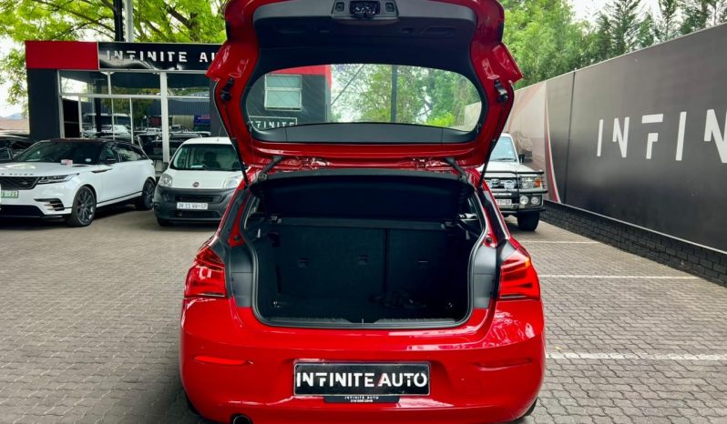 
								BMW 1 Series 5-Door Facelift 120i Steptronic full									