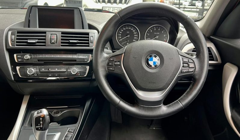 
								BMW 1 Series 5-Door Facelift 120i Steptronic full									