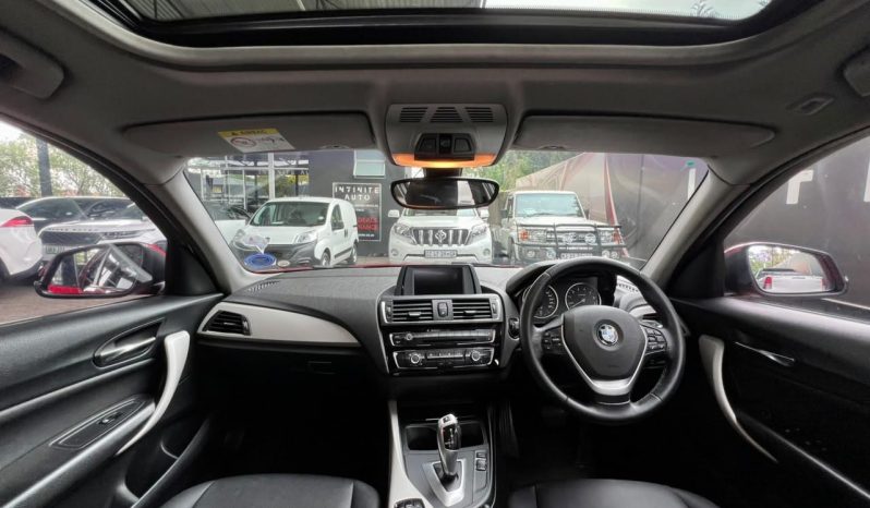 
								BMW 1 Series 5-Door Facelift 120i Steptronic full									