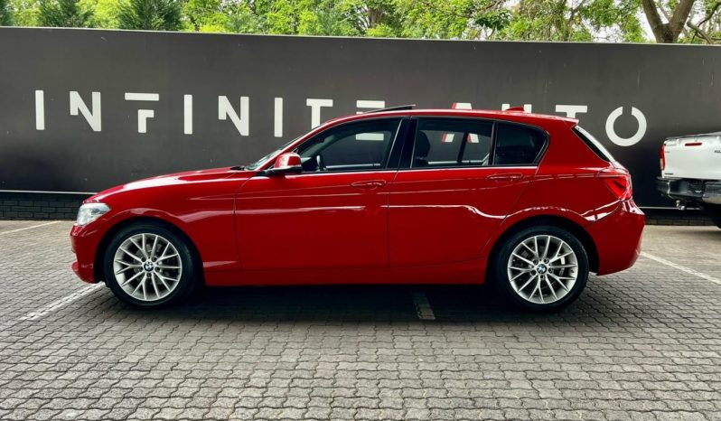 
								BMW 1 Series 5-Door Facelift 120i Steptronic full									