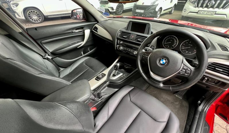 
								BMW 1 Series 5-Door Facelift 120i Steptronic full									