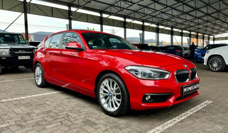 
								BMW 1 Series 5-Door Facelift 120i Steptronic full									