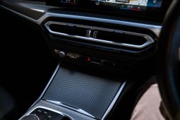 
										BMW 3 Series 320d M Sport full									