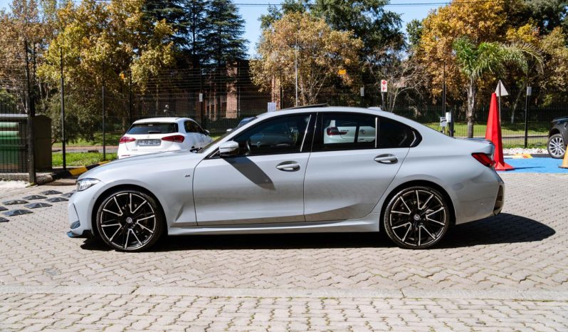 
								BMW 3 Series 320d M Sport full									