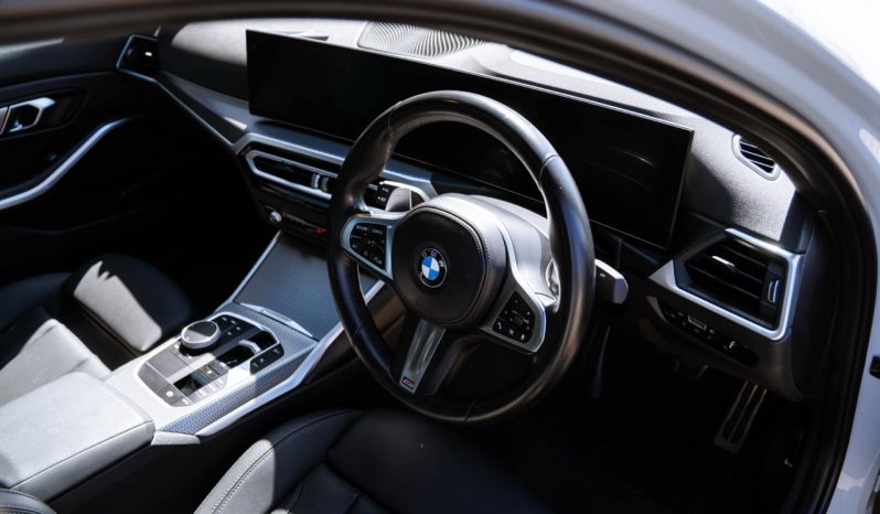 
								BMW 3 Series 320d M Sport full									