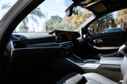
										BMW 3 Series 320d M Sport full									