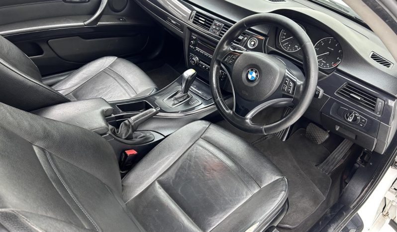 
								BMW 3 Series Coupe 320i Steptronic full									