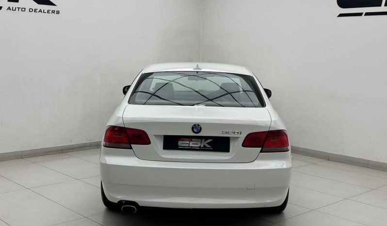 
								BMW 3 Series Coupe 320i Steptronic full									