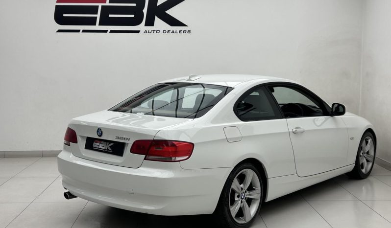 
								BMW 3 Series Coupe 320i Steptronic full									