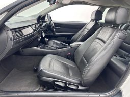 
										BMW 3 Series Coupe 320i Steptronic full									