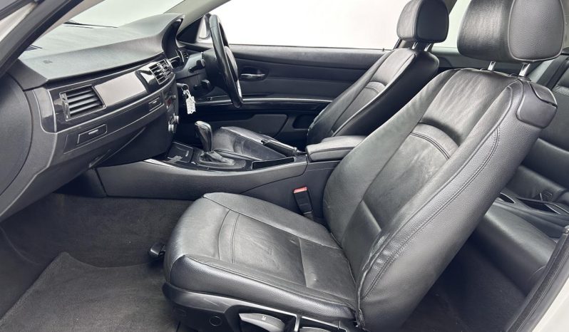 
								BMW 3 Series Coupe 320i Steptronic full									