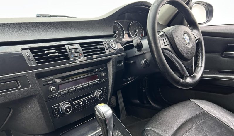 
								BMW 3 Series Coupe 320i Steptronic full									