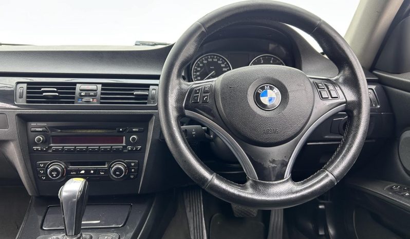 
								BMW 3 Series Coupe 320i Steptronic full									
