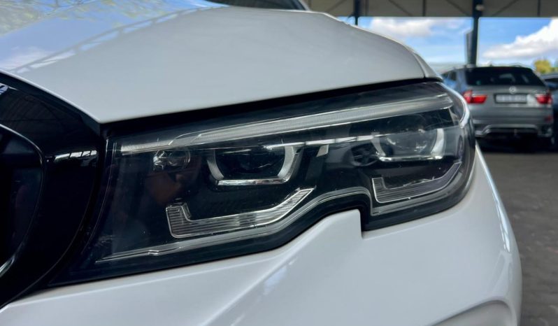 
								BMW 3 Series Sedan 318i Sport Line full									