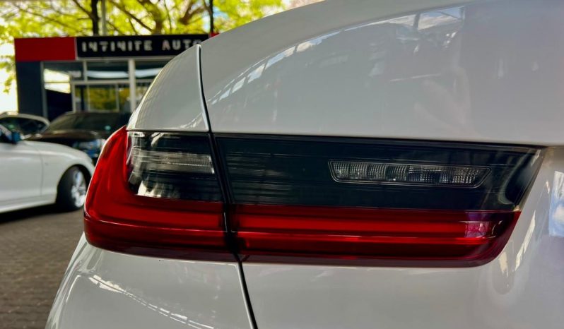 
								BMW 3 Series Sedan 318i Sport Line full									