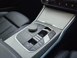 
										BMW 3 Series Sedan 320i M Sport At full									