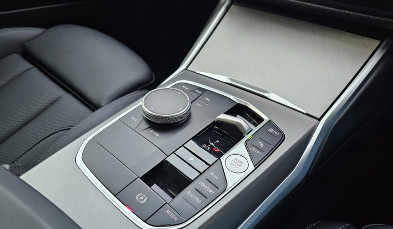 
								BMW 3 Series Sedan 320i M Sport At full									