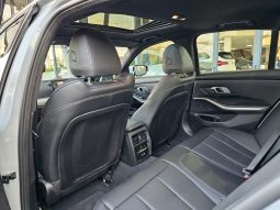 
										BMW 3 Series Sedan 320i M Sport At full									