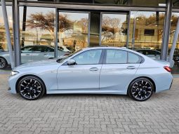 
										BMW 3 Series Sedan 320i M Sport At full									