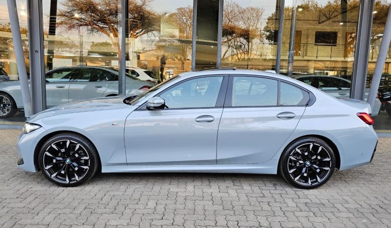 
								BMW 3 Series Sedan 320i M Sport At full									