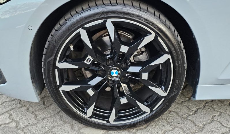 
								BMW 3 Series Sedan 320i M Sport At full									