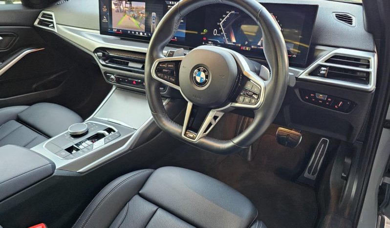 
								BMW 3 Series Sedan 320i M Sport At full									