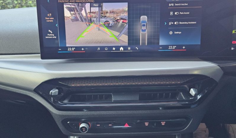 
								BMW 3 Series Sedan 320i M Sport At full									