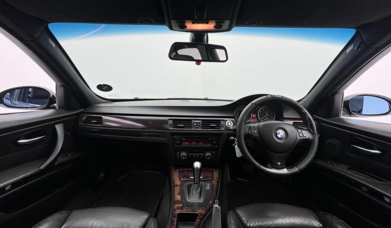 
								BMW 3 Series Sedan 320i Sport Steptronic full									