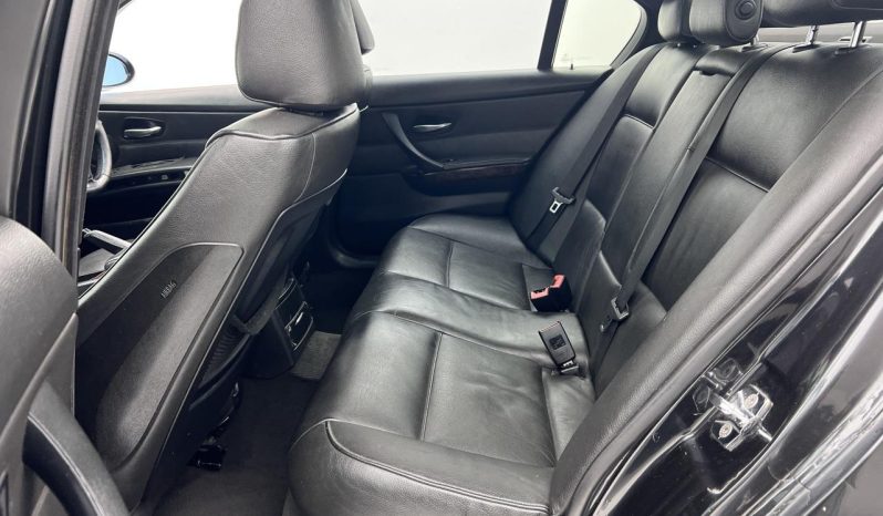 
								BMW 3 Series Sedan 320i Sport Steptronic full									