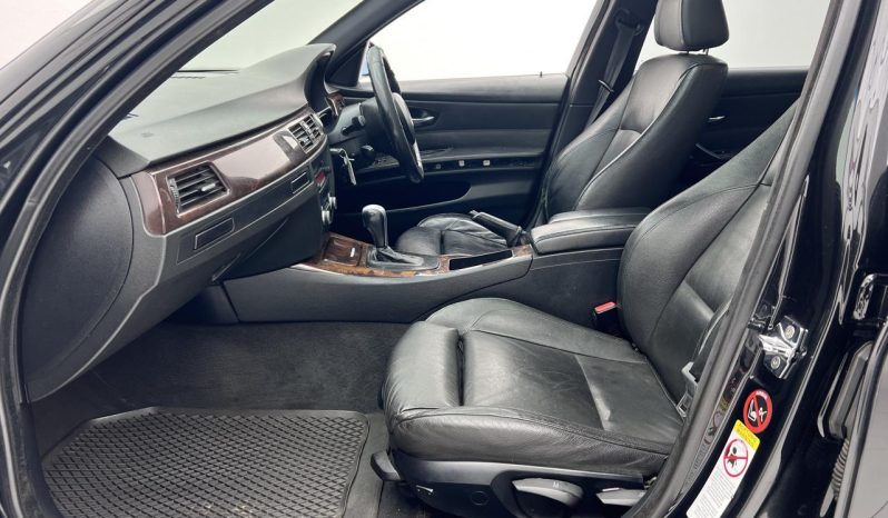 
								BMW 3 Series Sedan 320i Sport Steptronic full									