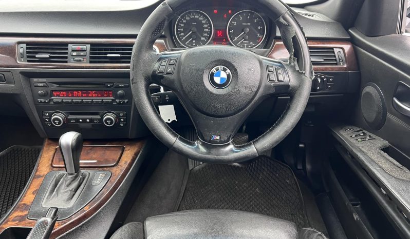 
								BMW 3 Series Sedan 320i Sport Steptronic full									