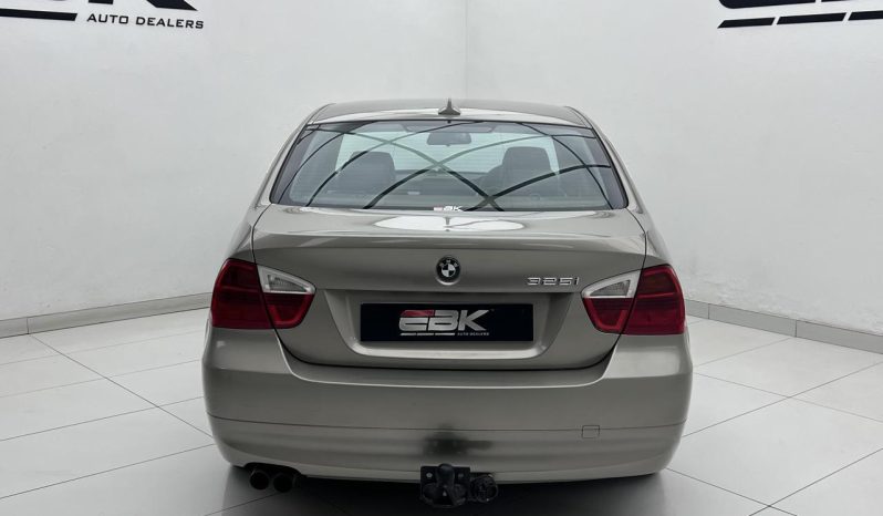 
								BMW 3 Series Sedan 325i full									