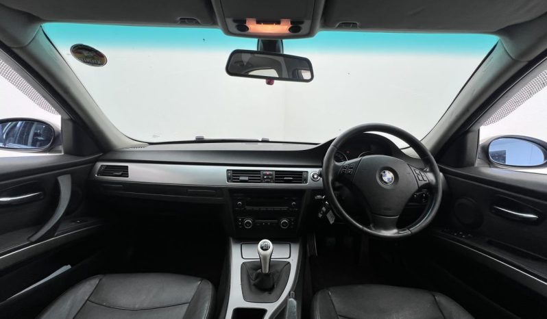 
								BMW 3 Series Sedan 325i full									