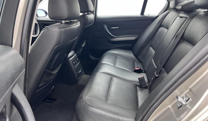 
								BMW 3 Series Sedan 325i full									