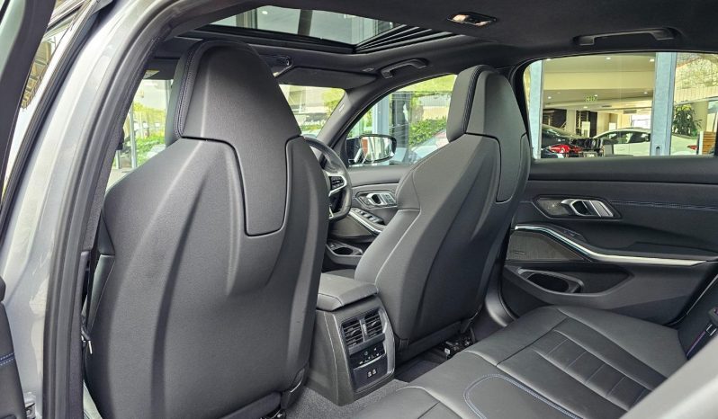 
								BMW 3 Series Sedan M340i Xdrive M Sport Pro full									