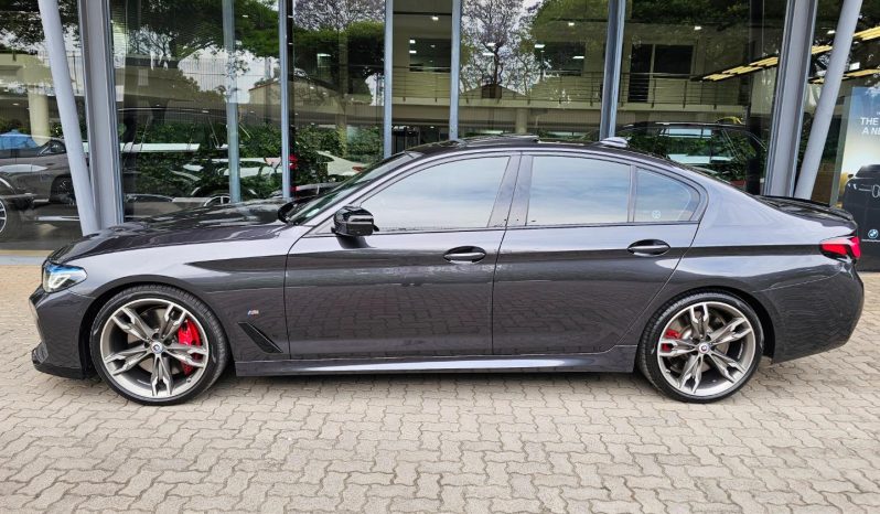 
								BMW 5 Series Sedan M550i Xdrive Steptronic full									