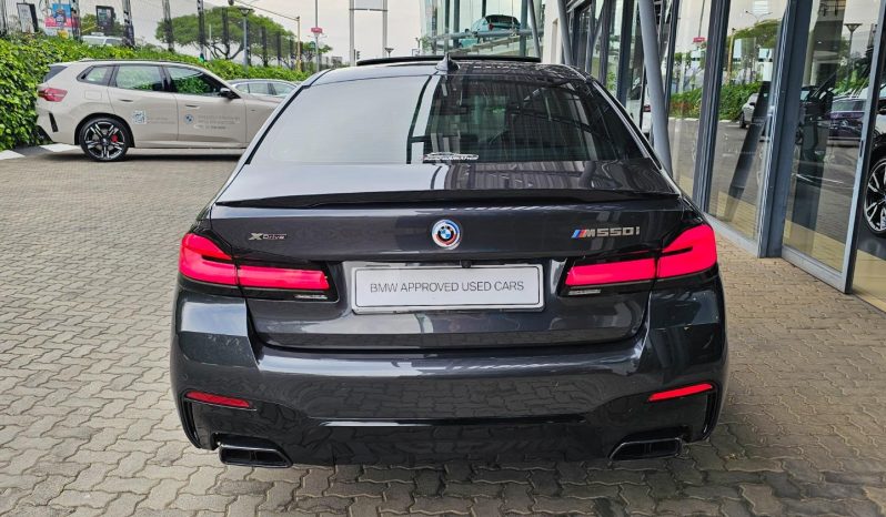 
								BMW 5 Series Sedan M550i Xdrive Steptronic full									