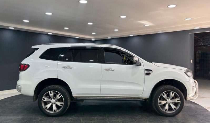 
								Ford Everest 3.2 Tdci Ltd 4X4 At full									