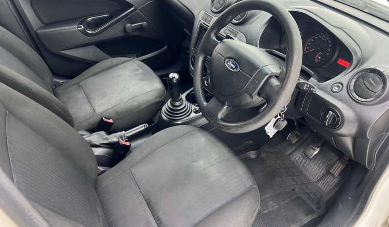 
								Ford Figo 1.4 Ambiente full									