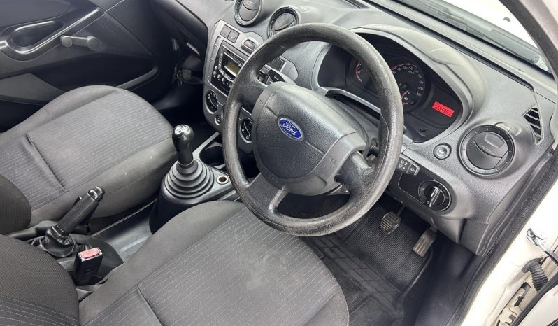 
								Ford Figo 1.4 Ambiente B/tooth full									