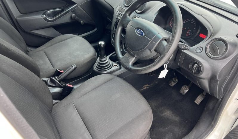 
								Ford Figo 1.4 Ambiente B/tooth full									