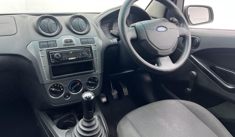 
								Ford Figo 1.4 Ambiente B/tooth full									