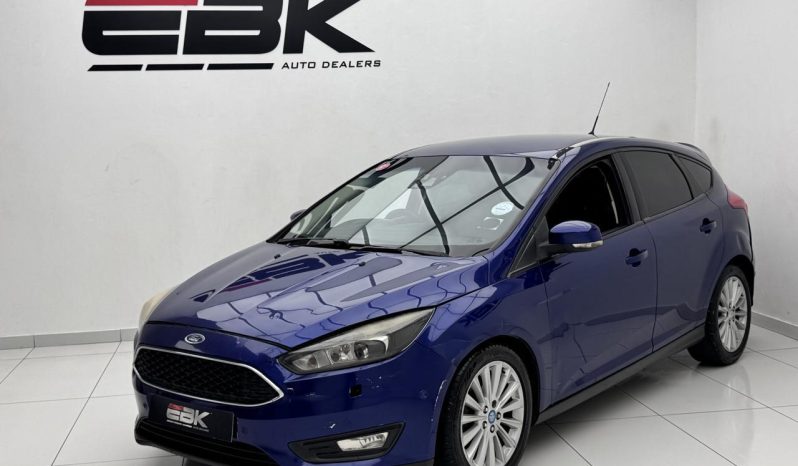 
								Ford Focus 1.0 Ecoboost Trend 5-Door full									