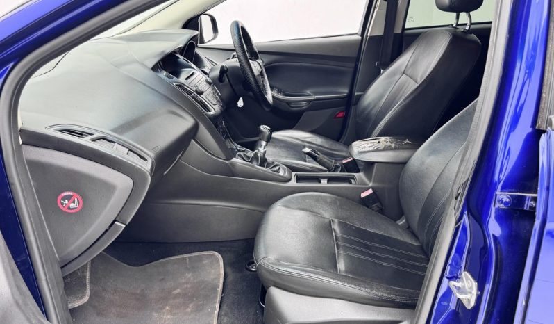 
								Ford Focus 1.0 Ecoboost Trend 5-Door full									
