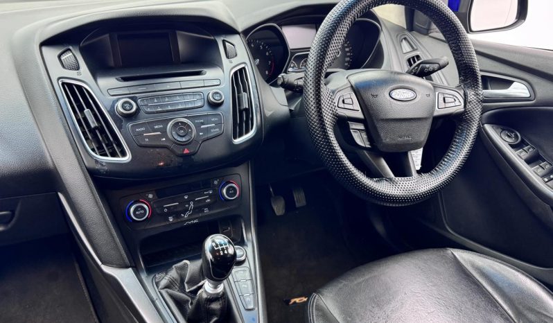 
								Ford Focus 1.0 Ecoboost Trend 5-Door full									