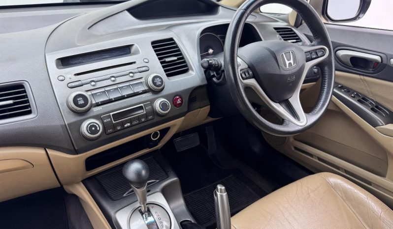 
								Honda Civic 1.8 I-Vtec Vxi 4-Door At full									