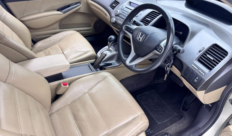 
								Honda Civic 1.8 I-Vtec Vxi 4-Door At full									