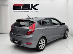
										Hyundai Accent Hatch 1.6 Fluid full									