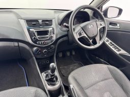 
										Hyundai Accent Hatch 1.6 Fluid full									