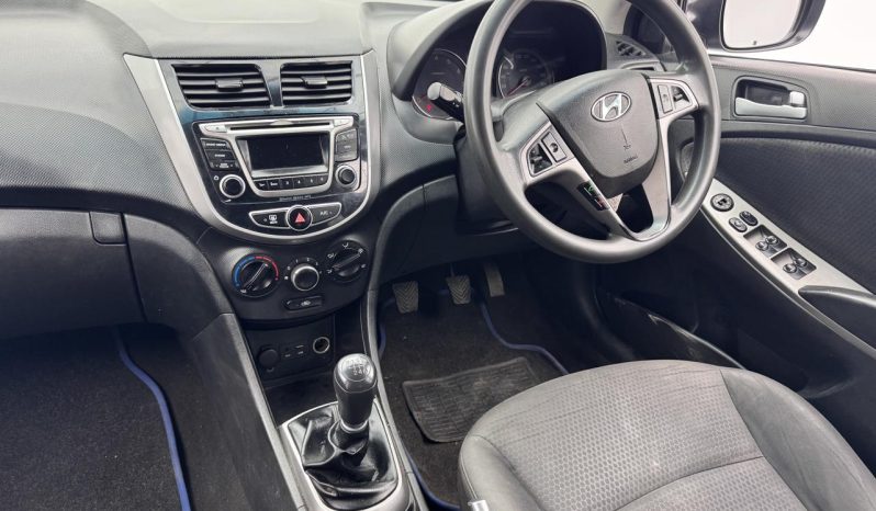 
								Hyundai Accent Hatch 1.6 Fluid full									